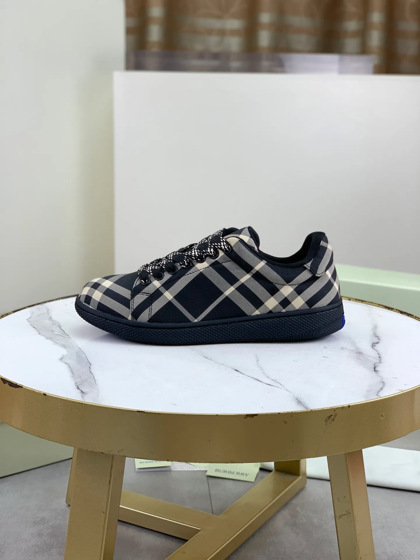 Factory price P580 [BURBERRY] Burberry - High-end quality original order - Upper: imported 🔝 original material - Lining: cowhide lining, feet; water-dyed cowhide - Outsole: ultra-light TPR rubber; two-color molded outsole - Super high quality control · Fine workmanship: highlighted (high-end, extravagance, grade) -Size: 38-46 (Male 38 46 can be customized) · Color: 4️⃣ colors available